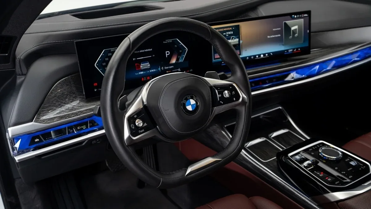 2023 BMW 735i, 16/30