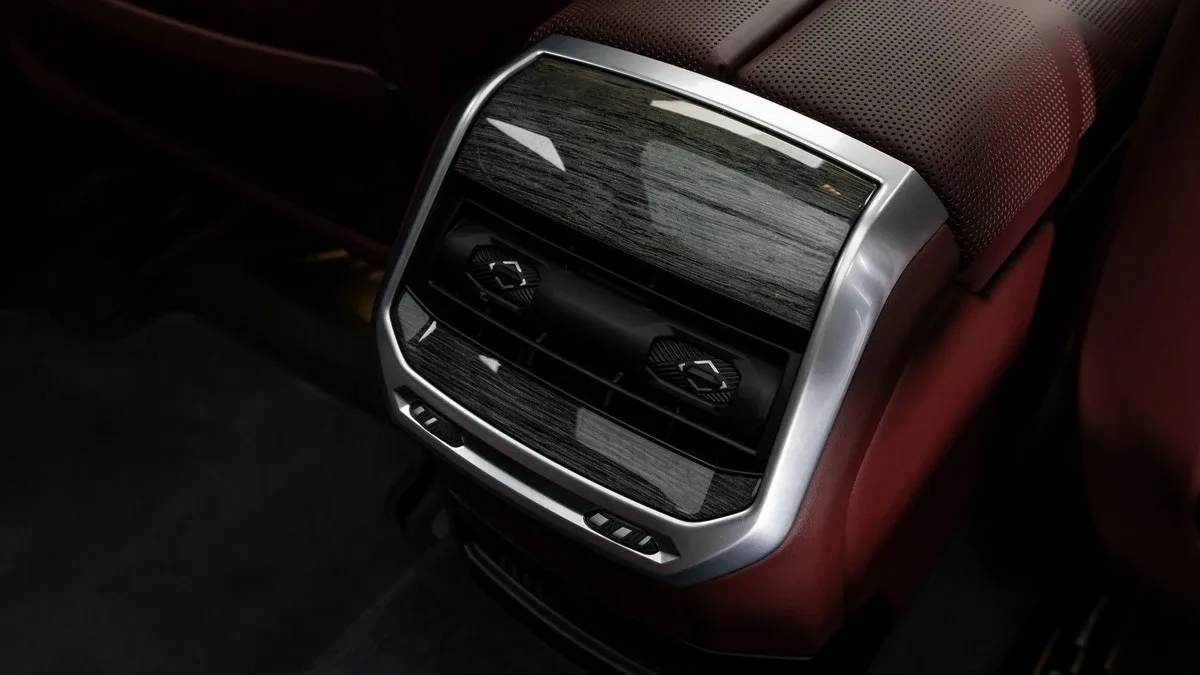 2023 BMW 735i, 29/30