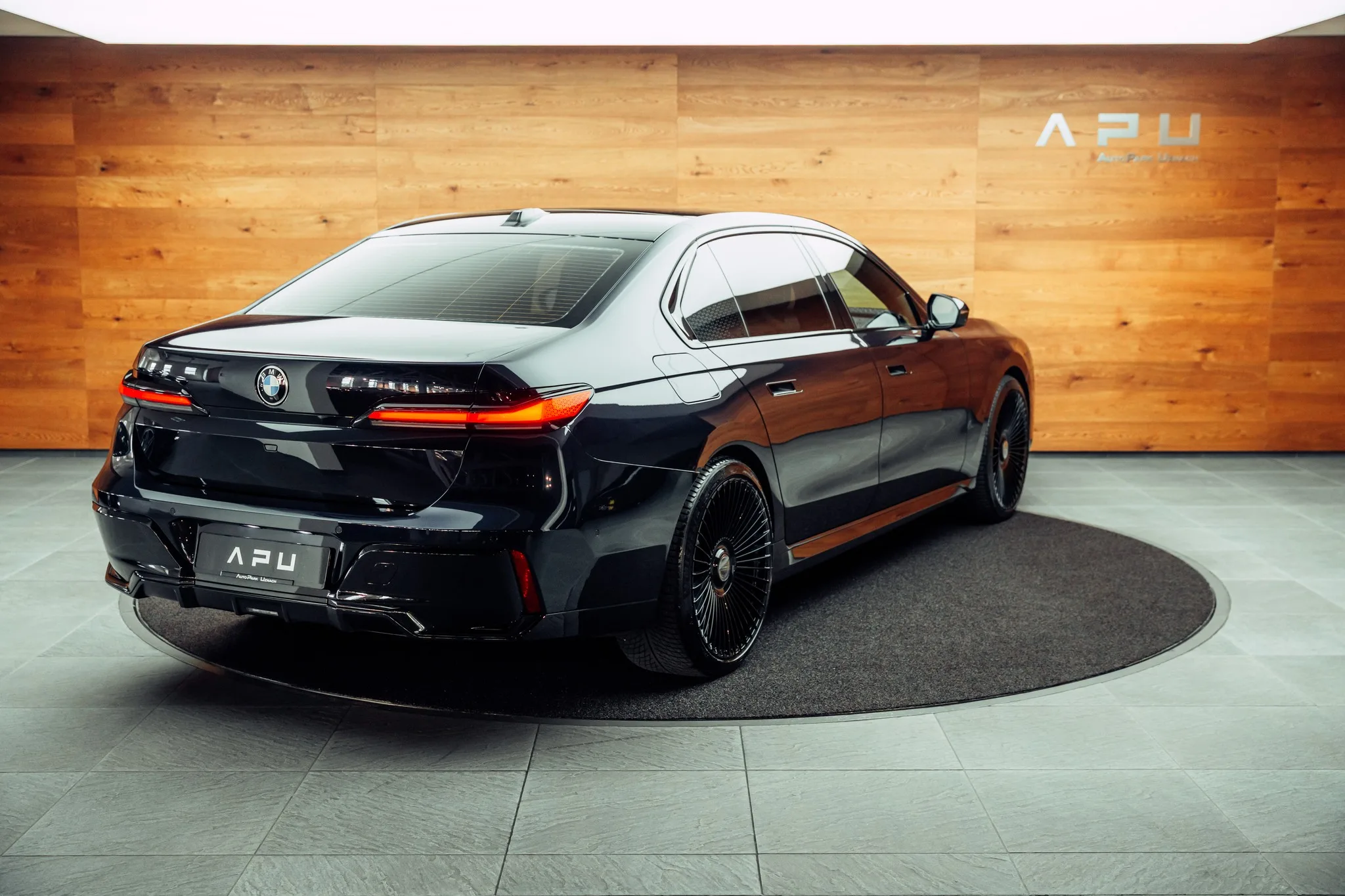 2023 BMW 740d, 2/26