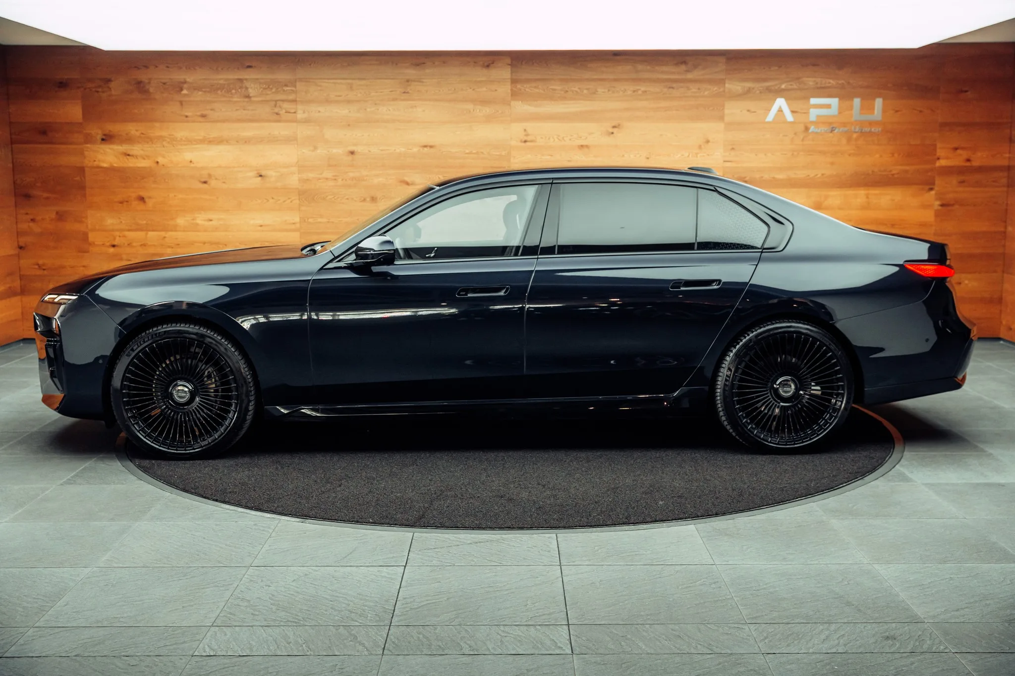 2023 BMW 740d, 11/26