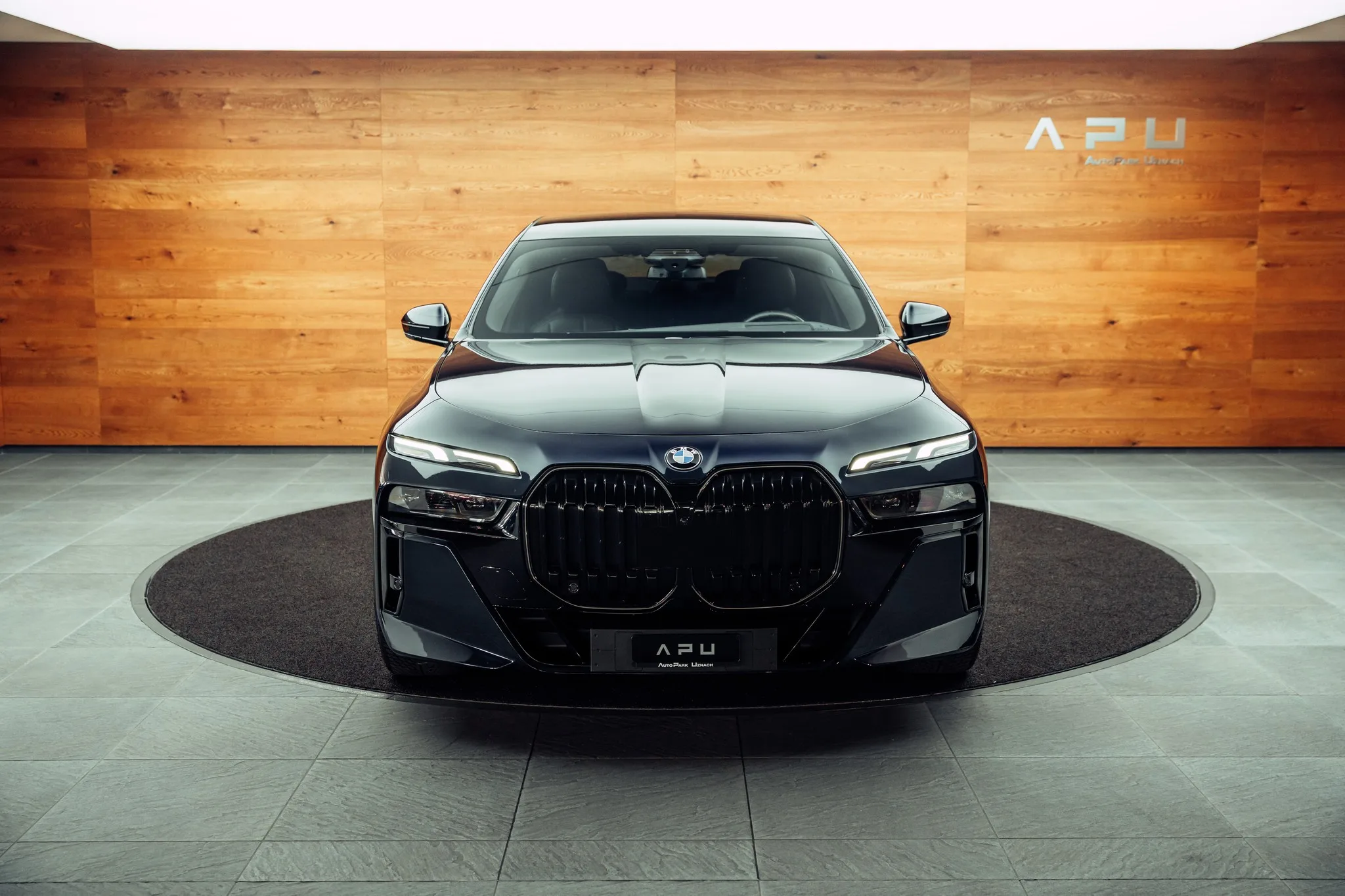 2023 BMW 740d, 24/26
