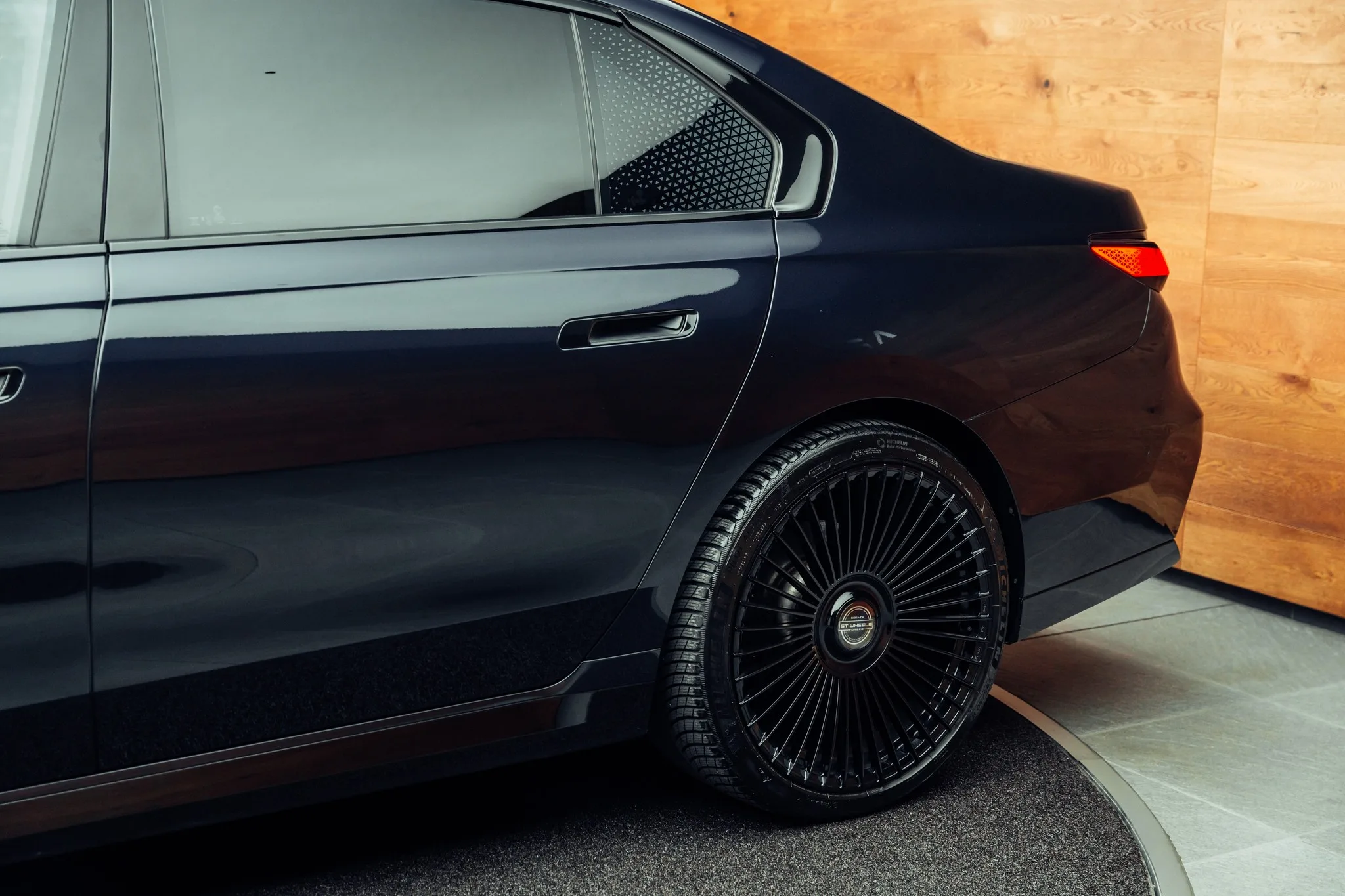2023 BMW 740d, 25/26