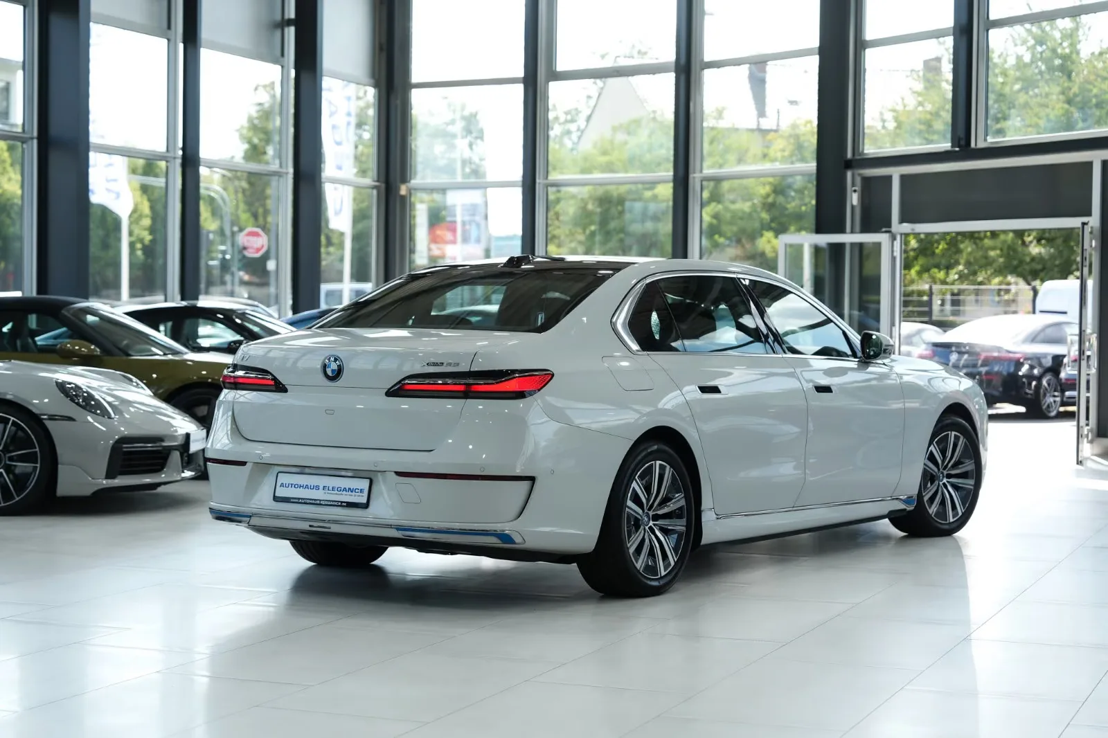 2023 BMW i7 xDrive60 Pure Excellence, 2/30