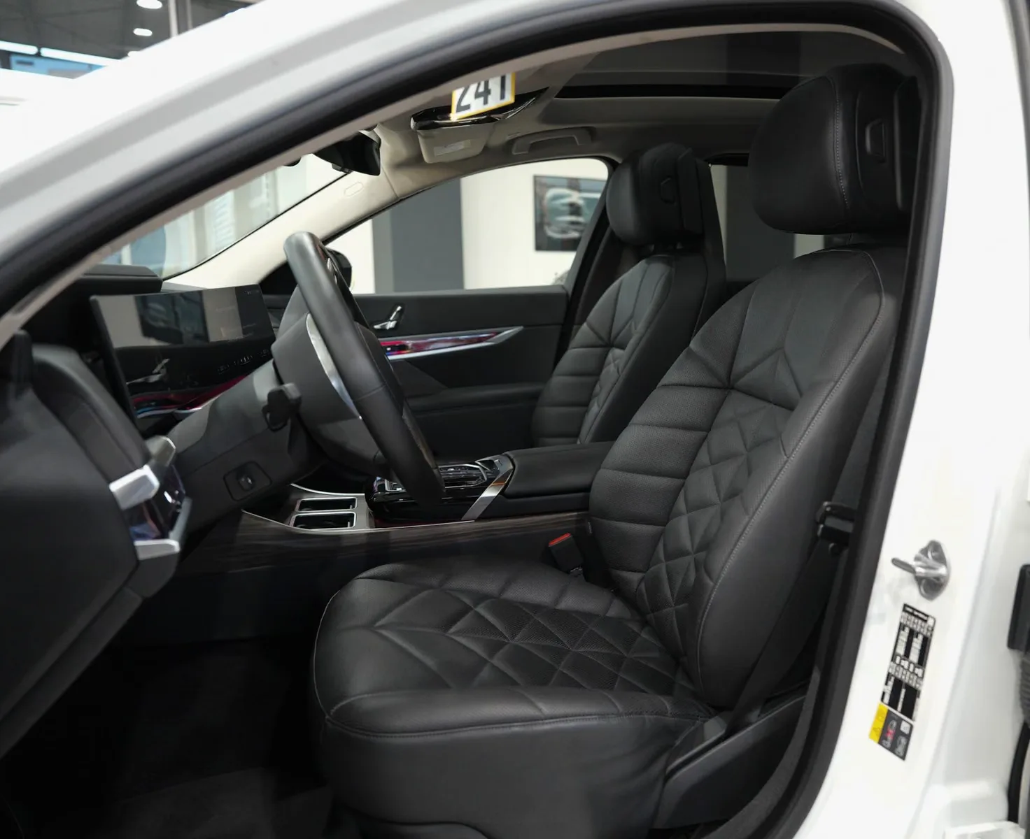 2023 BMW i7 xDrive60 Pure Excellence, 16/30
