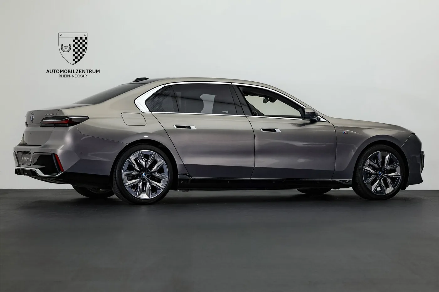 2023 BMW i7 xDrive60 M Sport angeboten von einem Supersportwagenhändler in Viernheim, Deutschland, Foto 7 von 25