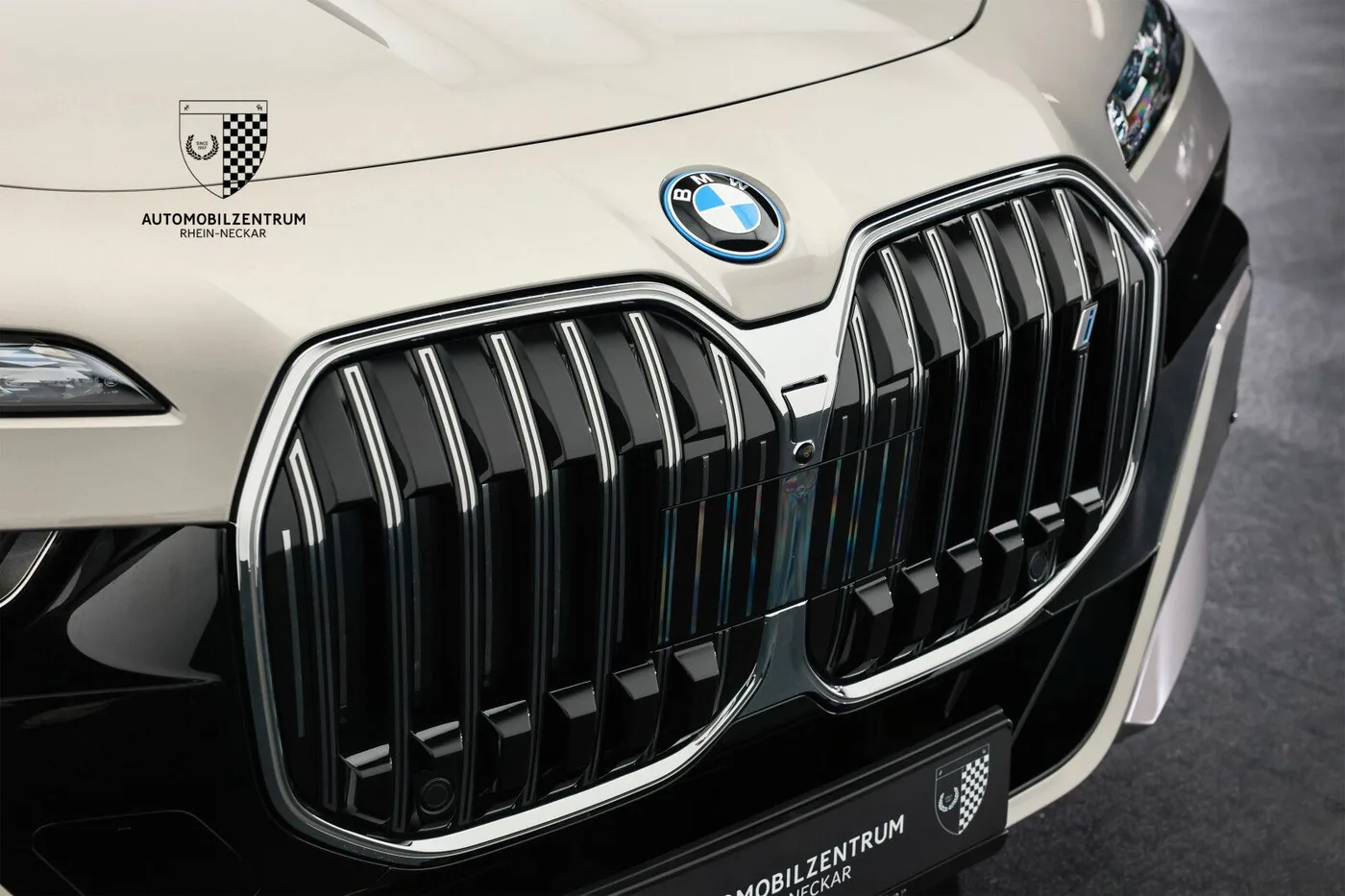 2023 BMW i7 xDrive60 M Sport angeboten von einem Supersportwagenhändler in Viernheim, Deutschland, Foto 10 von 25