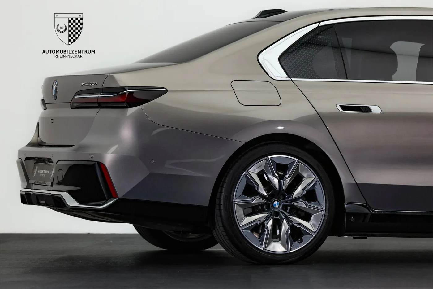2023 BMW i7 xDrive60 M Sport angeboten von einem Supersportwagenhändler in Viernheim, Deutschland, Foto 13 von 25