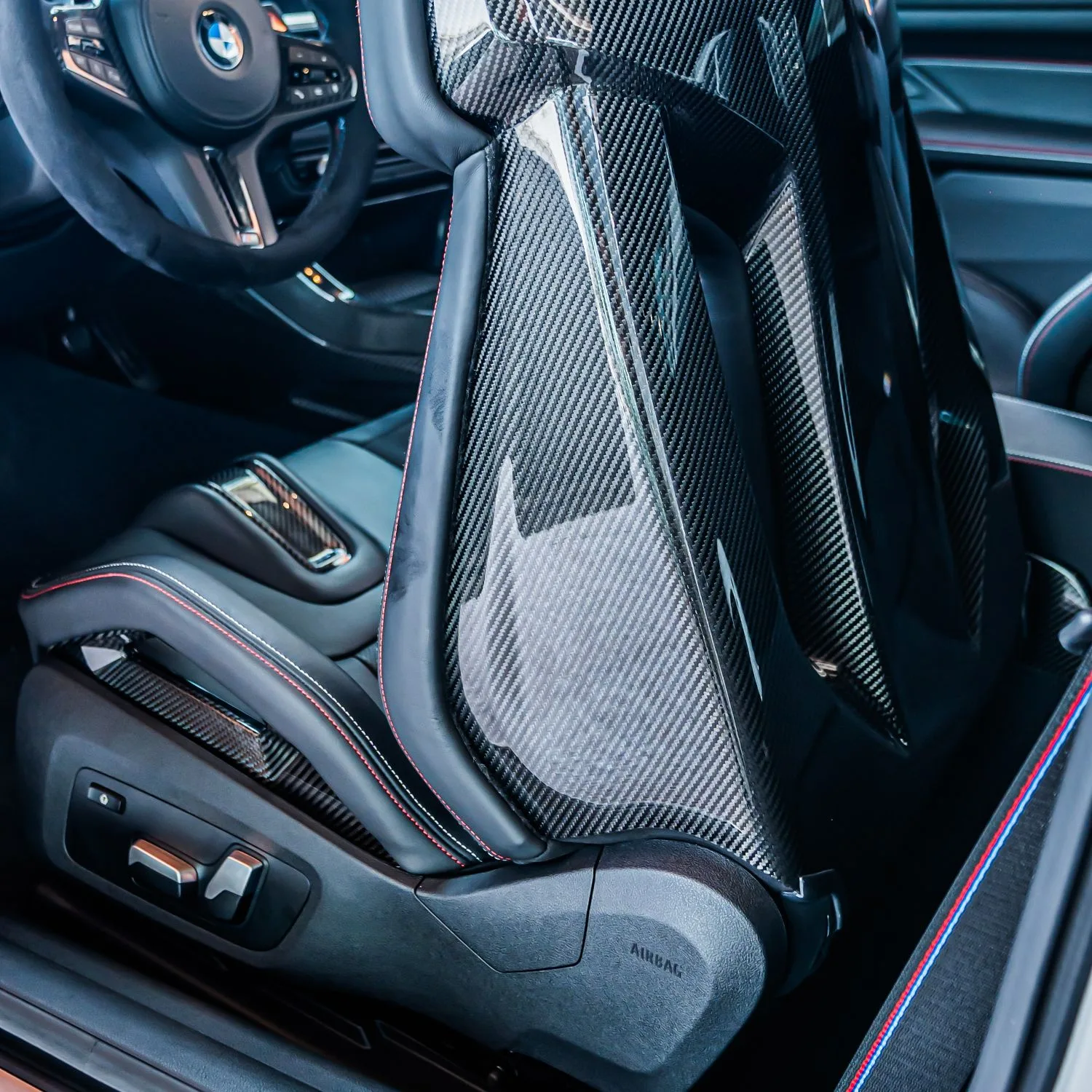 2023 BMW M4 CSL offered by a specialist dealer in Dubai, United Arab Emirates, photo 26 of 30