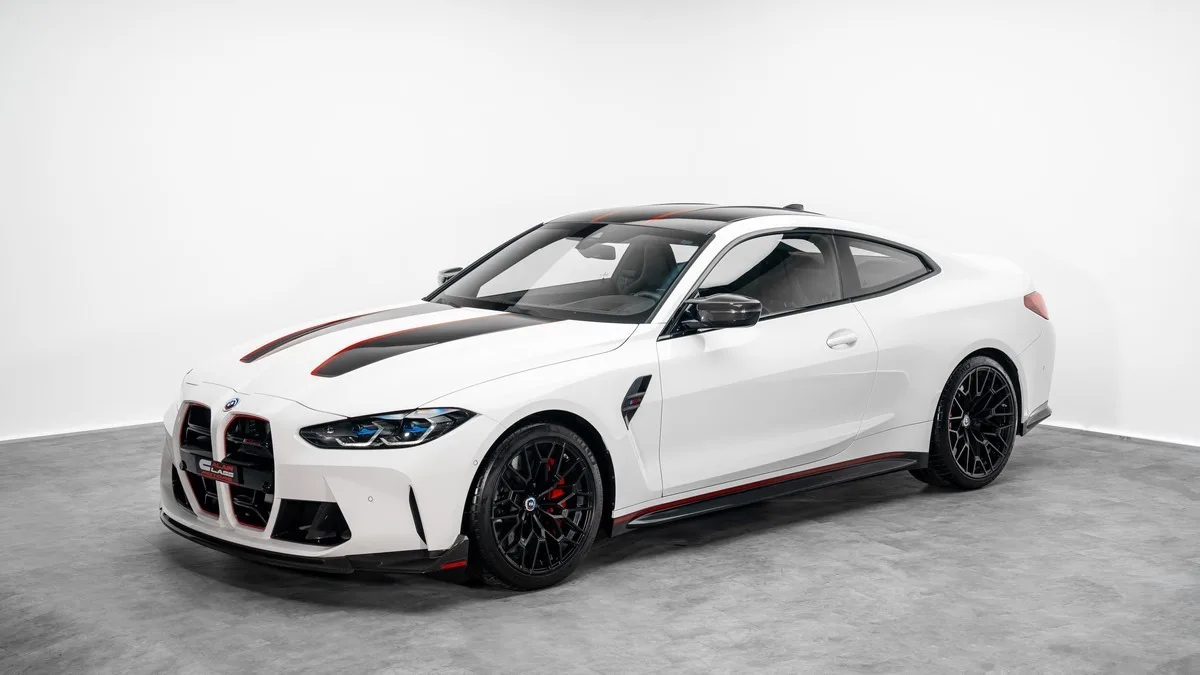 2023 BMW M4 CSL angeboten von einem Fachhändler in Dubai, Vereinigte Arabische Emirate, Foto 2 von 25