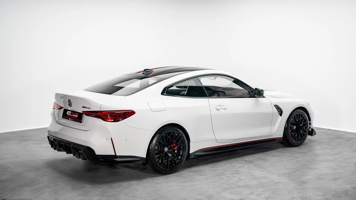 2023 BMW M4 CSL angeboten von einem Fachhändler in Dubai, Vereinigte Arabische Emirate, Foto 3 von 25