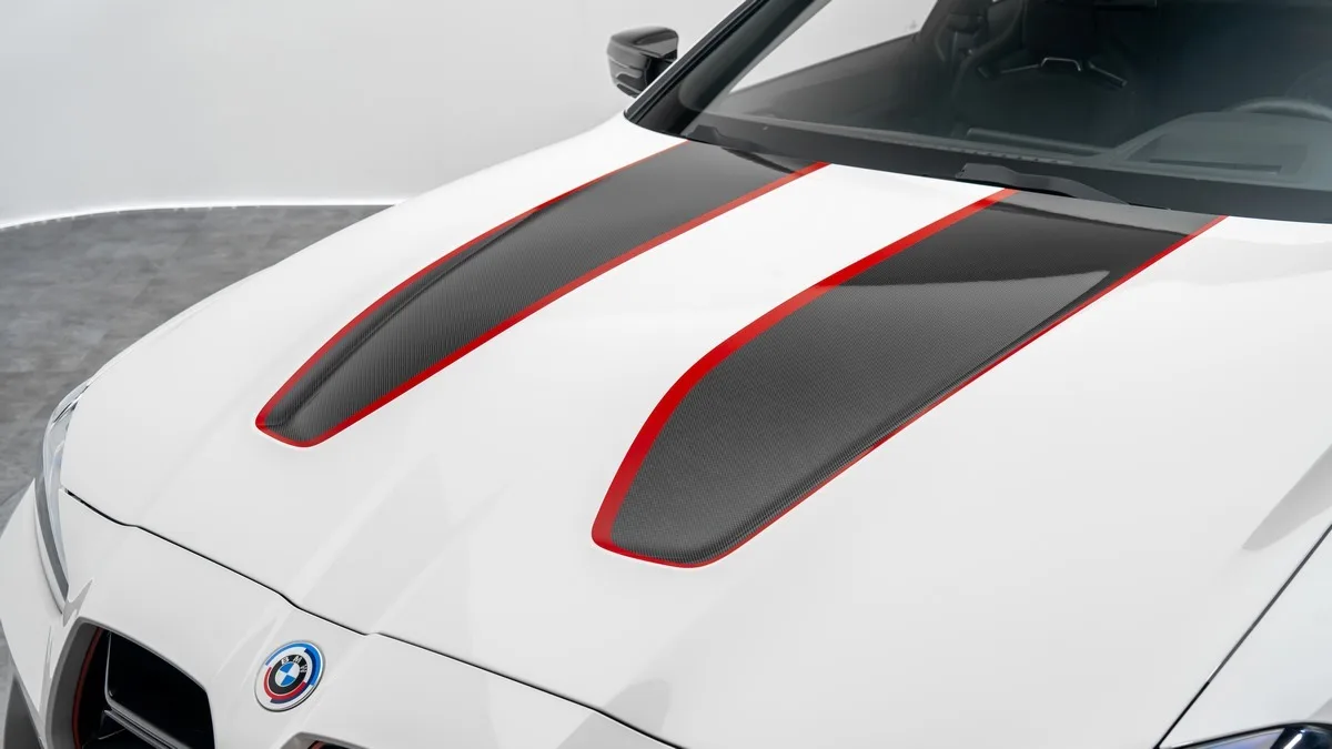 2023 BMW M4 CSL angeboten von einem Fachhändler in Dubai, Vereinigte Arabische Emirate, Foto 8 von 25