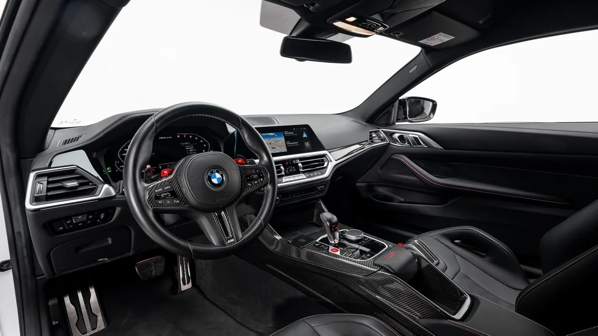 2023 BMW M4 CSL angeboten von einem Fachhändler in Dubai, Vereinigte Arabische Emirate, Foto 14 von 25