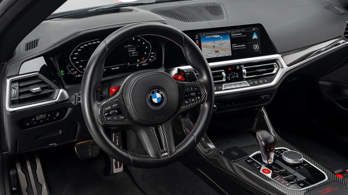 2023 BMW M4 CSL angeboten von einem Fachhändler in Dubai, Vereinigte Arabische Emirate, Foto 15 von 25