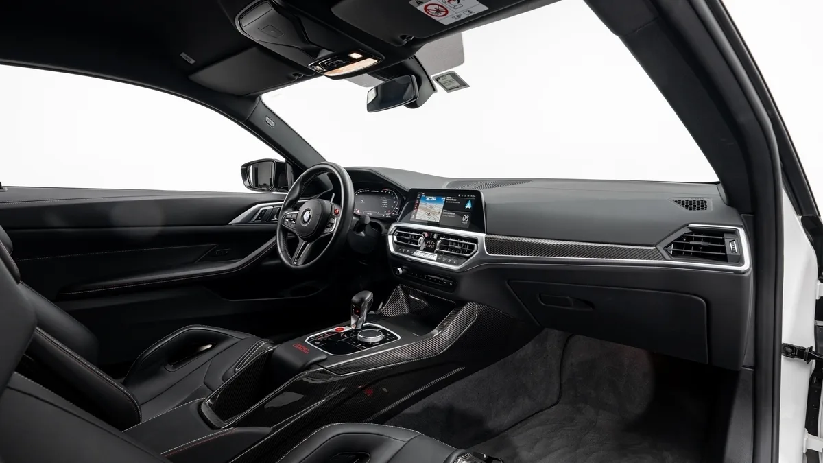 2023 BMW M4 CSL angeboten von einem Fachhändler in Dubai, Vereinigte Arabische Emirate, Foto 20 von 25
