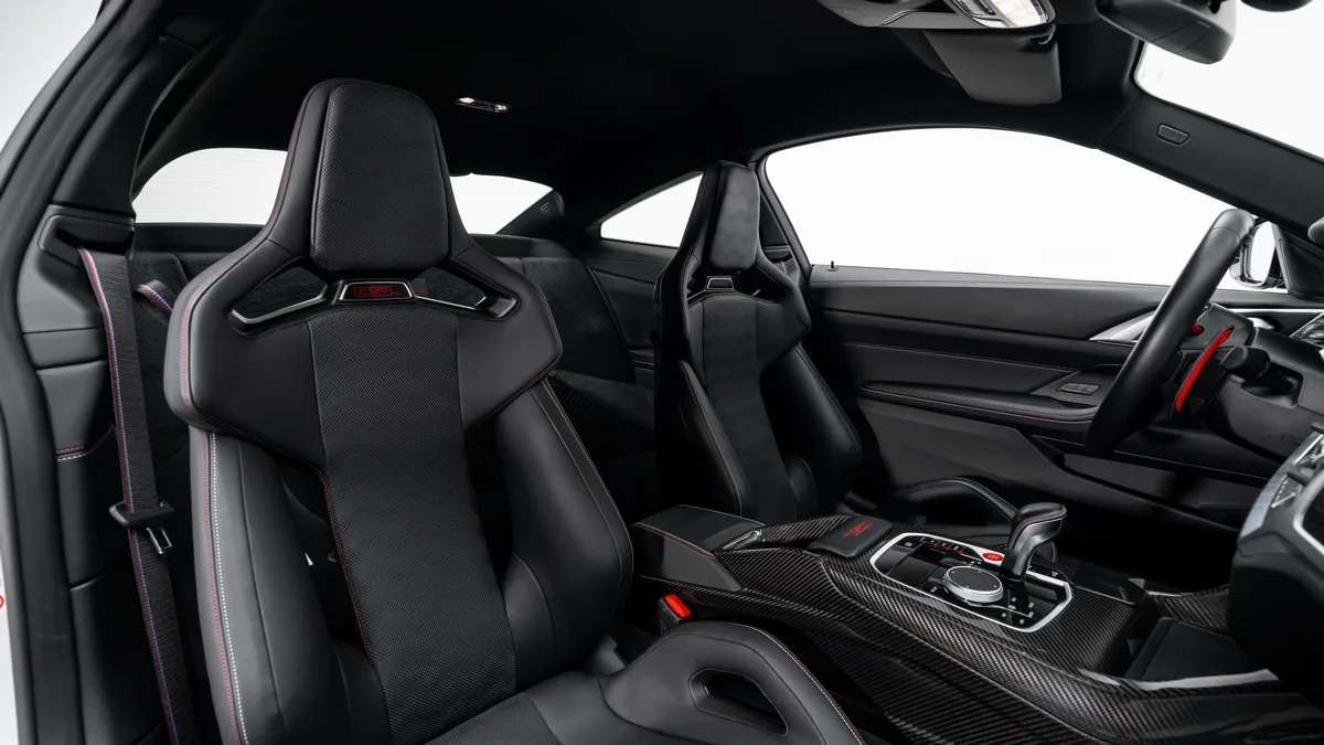 2023 BMW M4 CSL angeboten von einem Fachhändler in Dubai, Vereinigte Arabische Emirate, Foto 22 von 25