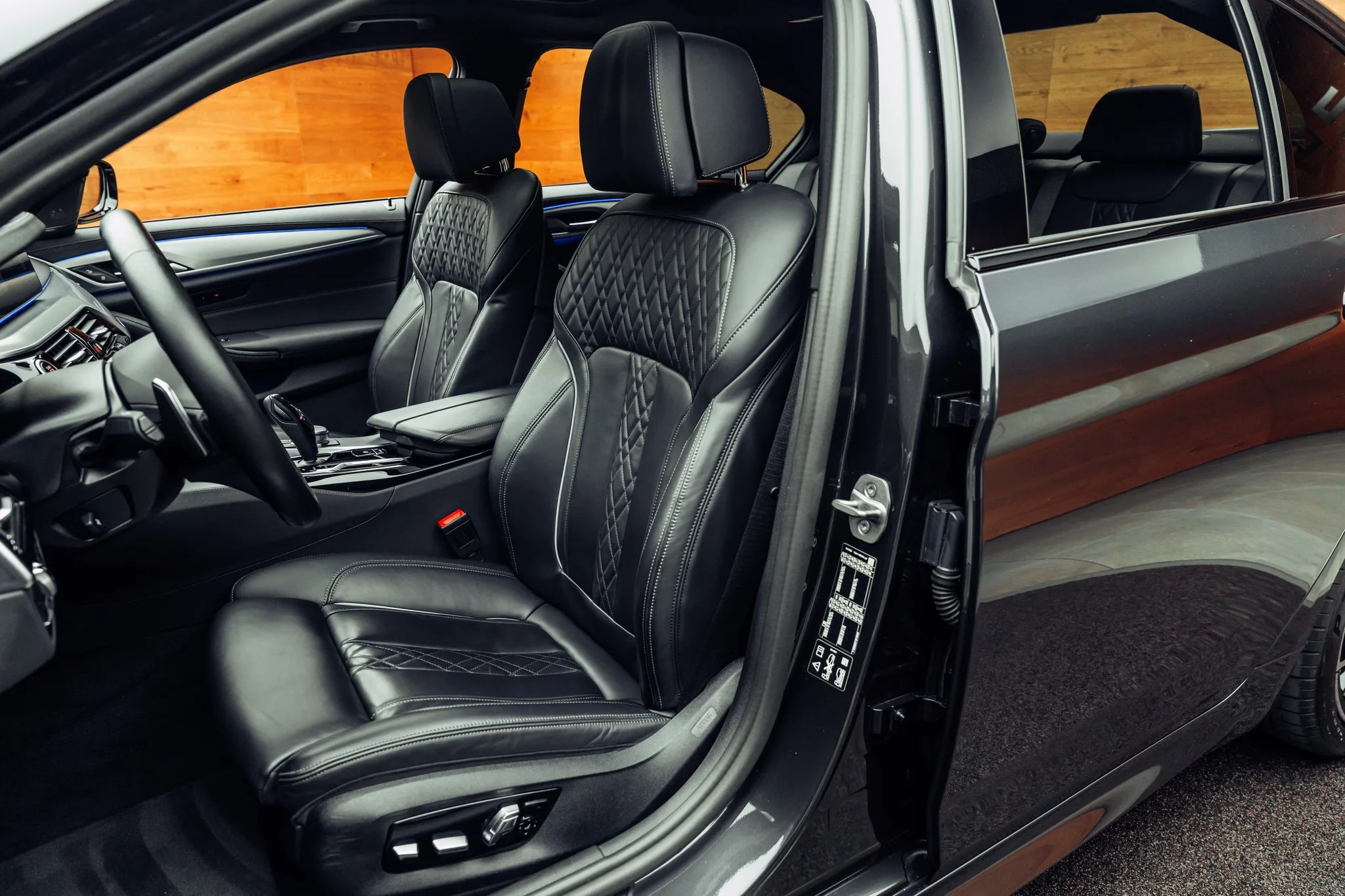 2023 BMW M550i, 7/24