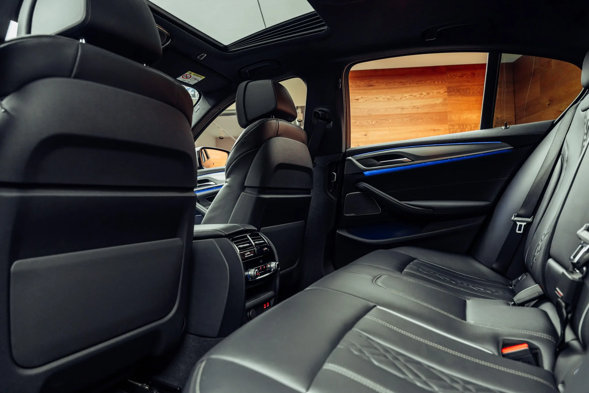 2023 BMW M550i, 10/24
