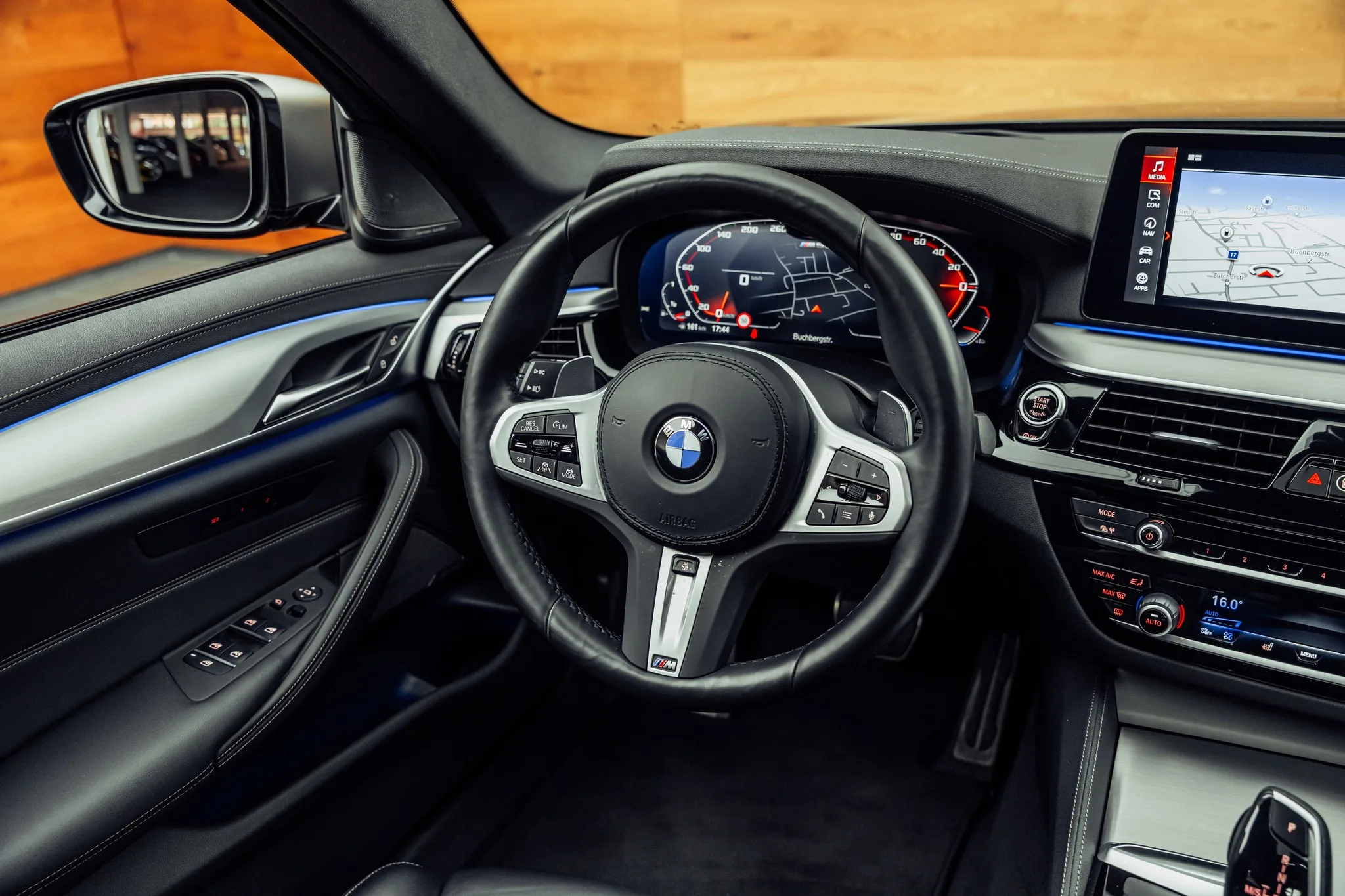 2023 BMW M550i, 18/24