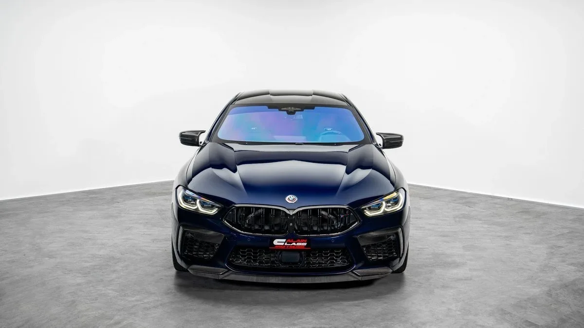 2023 BMW M8 Competition Gran Coupe proposée par un concessionnaire spécialisé à Dubai, Émirats arabes unis, photo principale