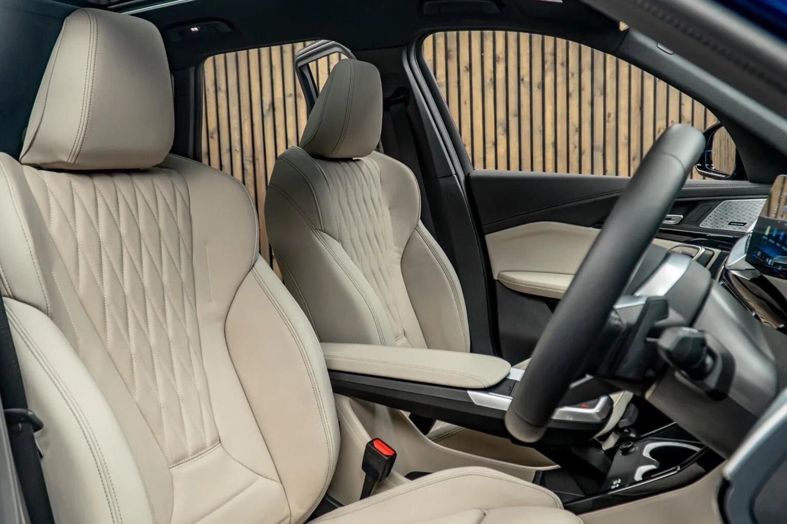 2023 BMW X1 sDrive20i M Sport, 2/30