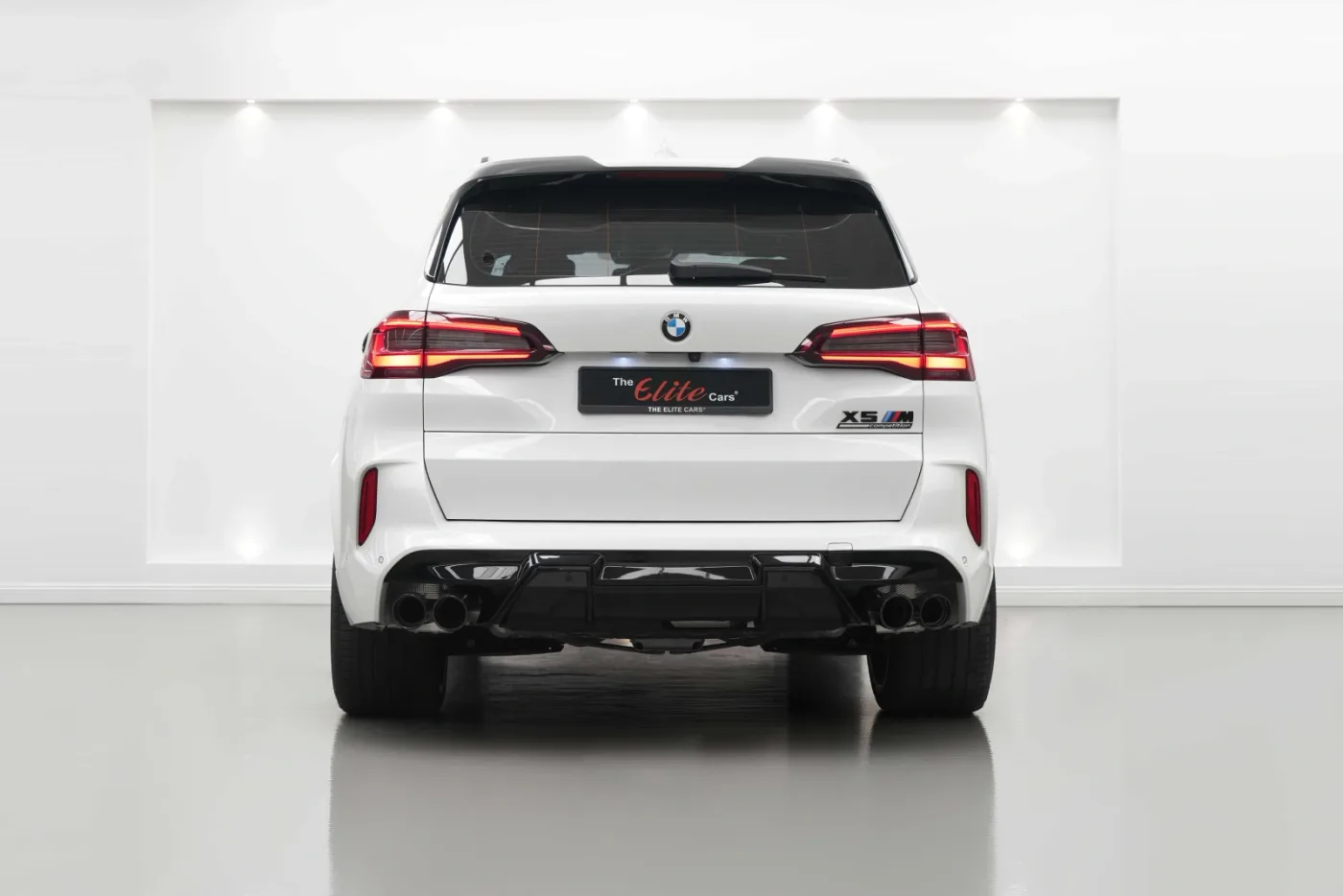 2023 BMW X5 M Competition offered by a specialist dealer in Dubai, United Arab Emirates, photo 5 of 10