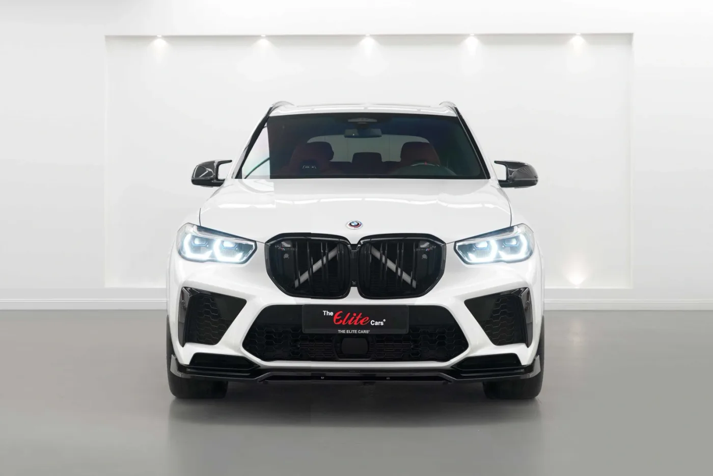 2023 BMW X5 M Competition offered by a specialist dealer in Dubai, United Arab Emirates, photo 6 of 10