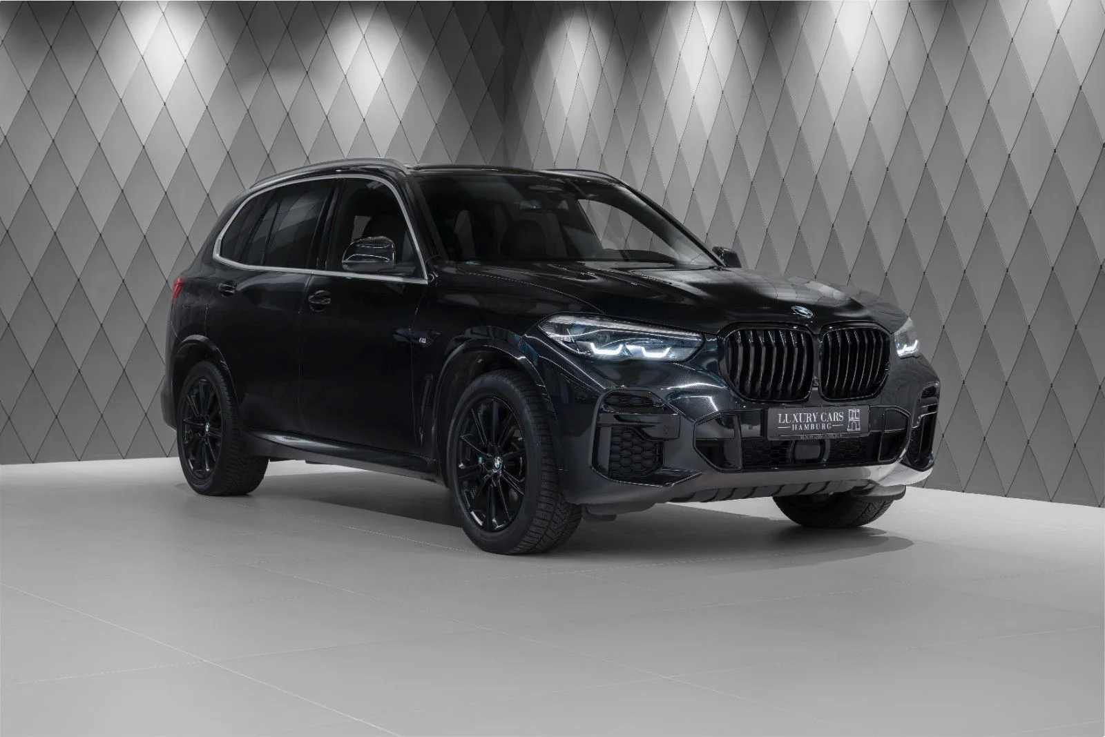 2023 BMW X5 angeboten von einem Supersportwagenhändler in Schenefeld, Deutschland, Hauptfoto