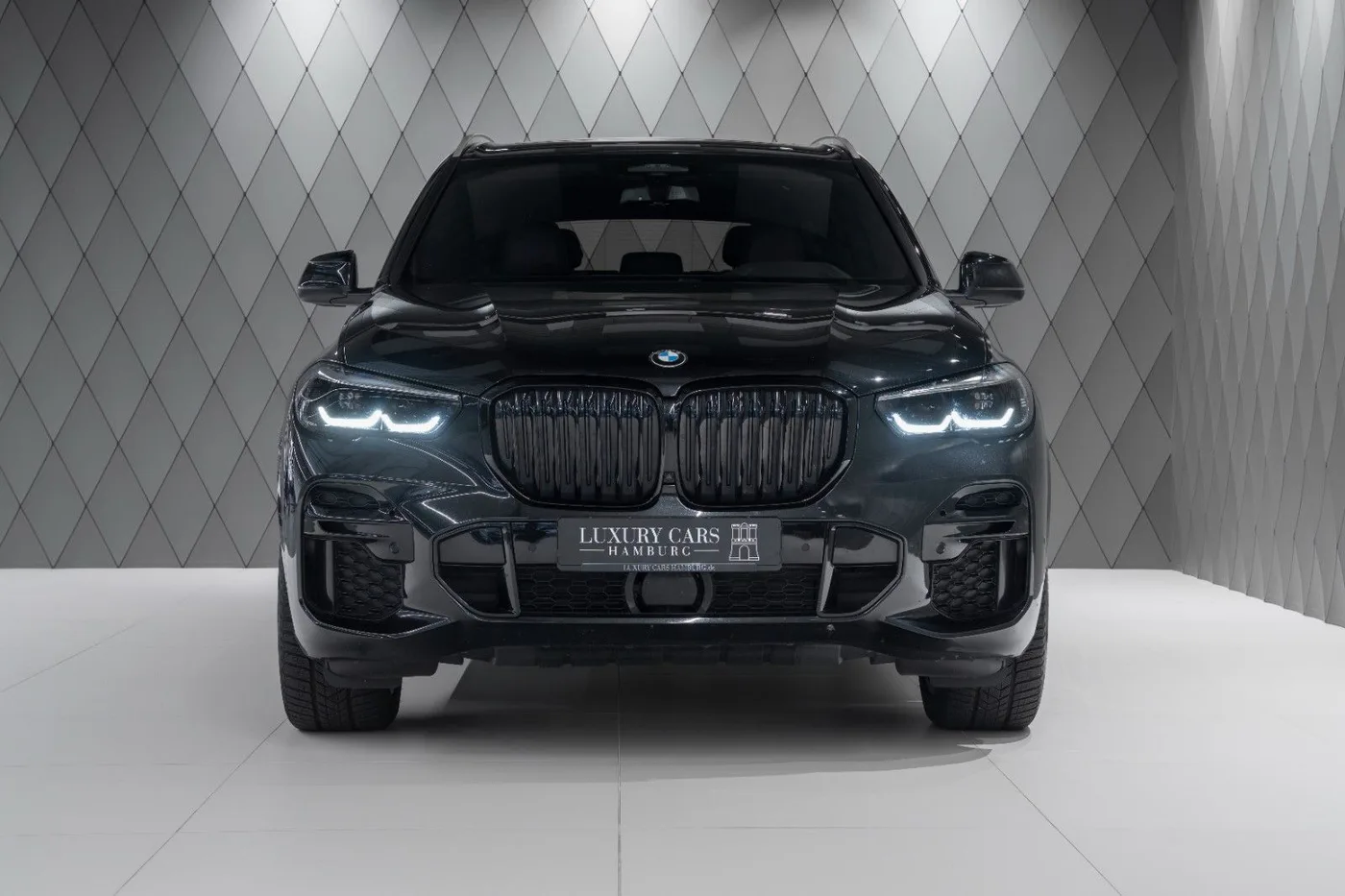 2023 BMW X5 angeboten von einem Supersportwagenhändler in Schenefeld, Deutschland, Foto 2 von 25