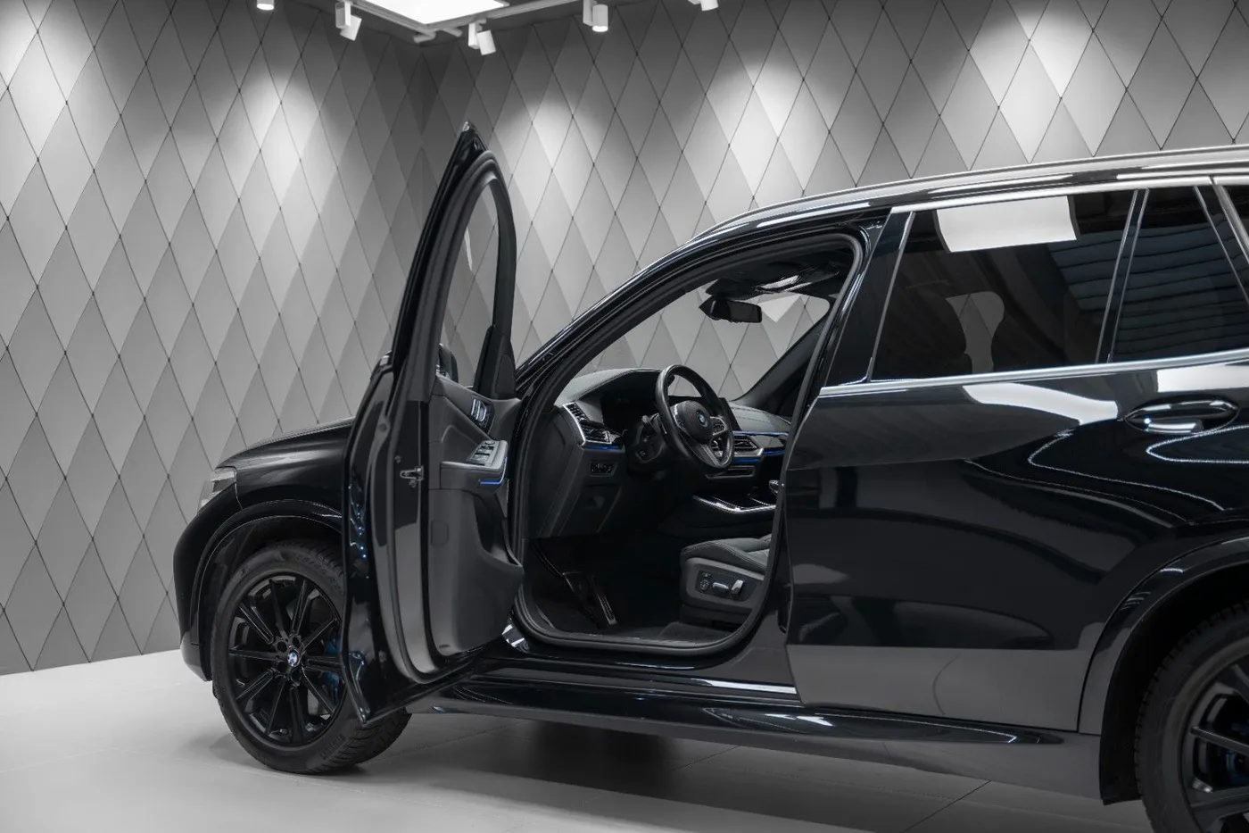 2023 BMW X5 angeboten von einem Supersportwagenhändler in Schenefeld, Deutschland, Foto 11 von 25