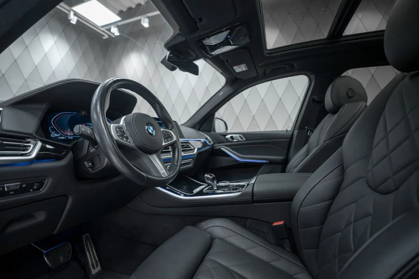 2023 BMW X5 angeboten von einem Supersportwagenhändler in Schenefeld, Deutschland, Foto 13 von 25