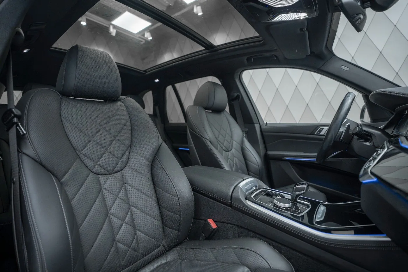 2023 BMW X5 angeboten von einem Supersportwagenhändler in Schenefeld, Deutschland, Foto 16 von 25