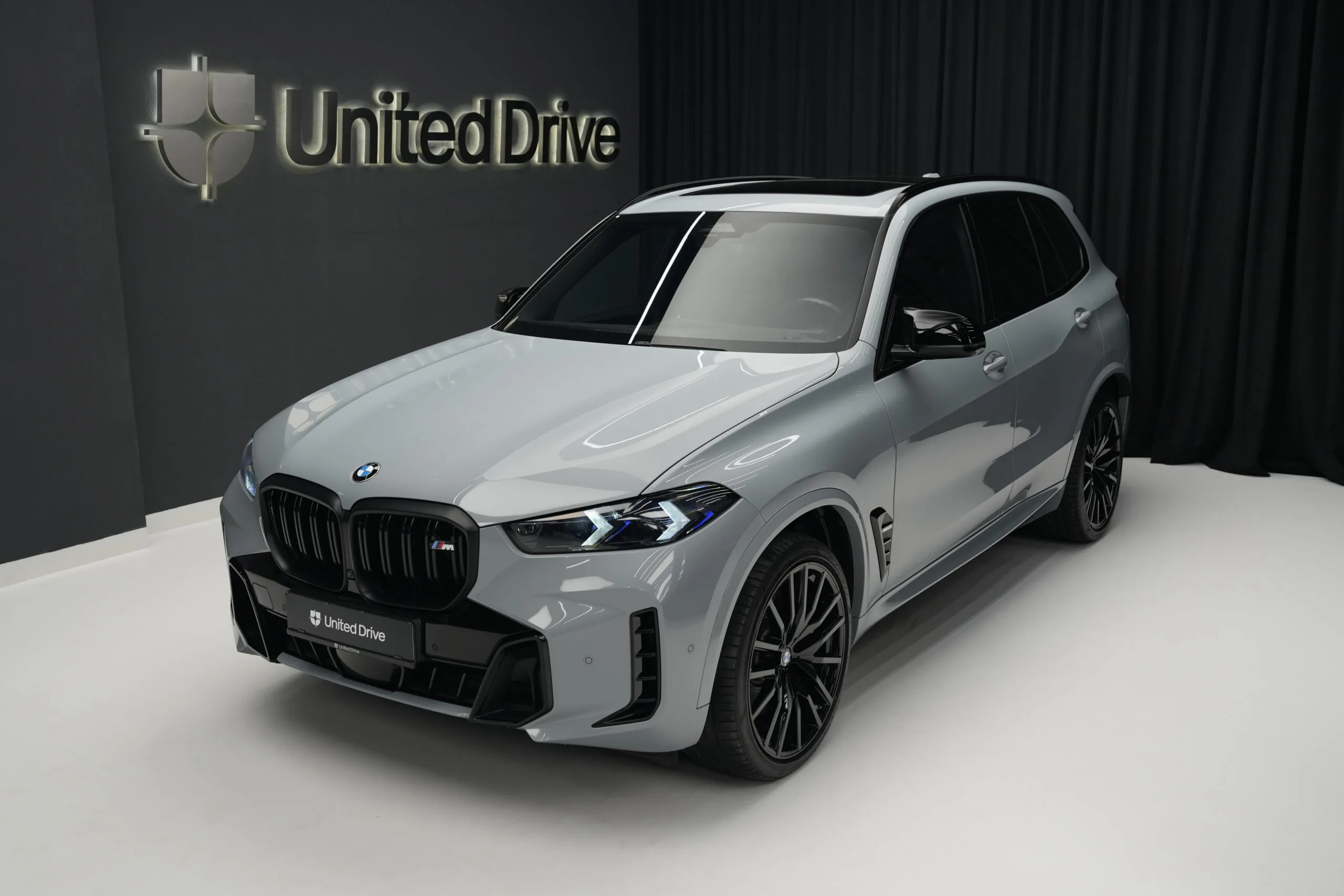 2023 BMW X5 M60i, 2/30