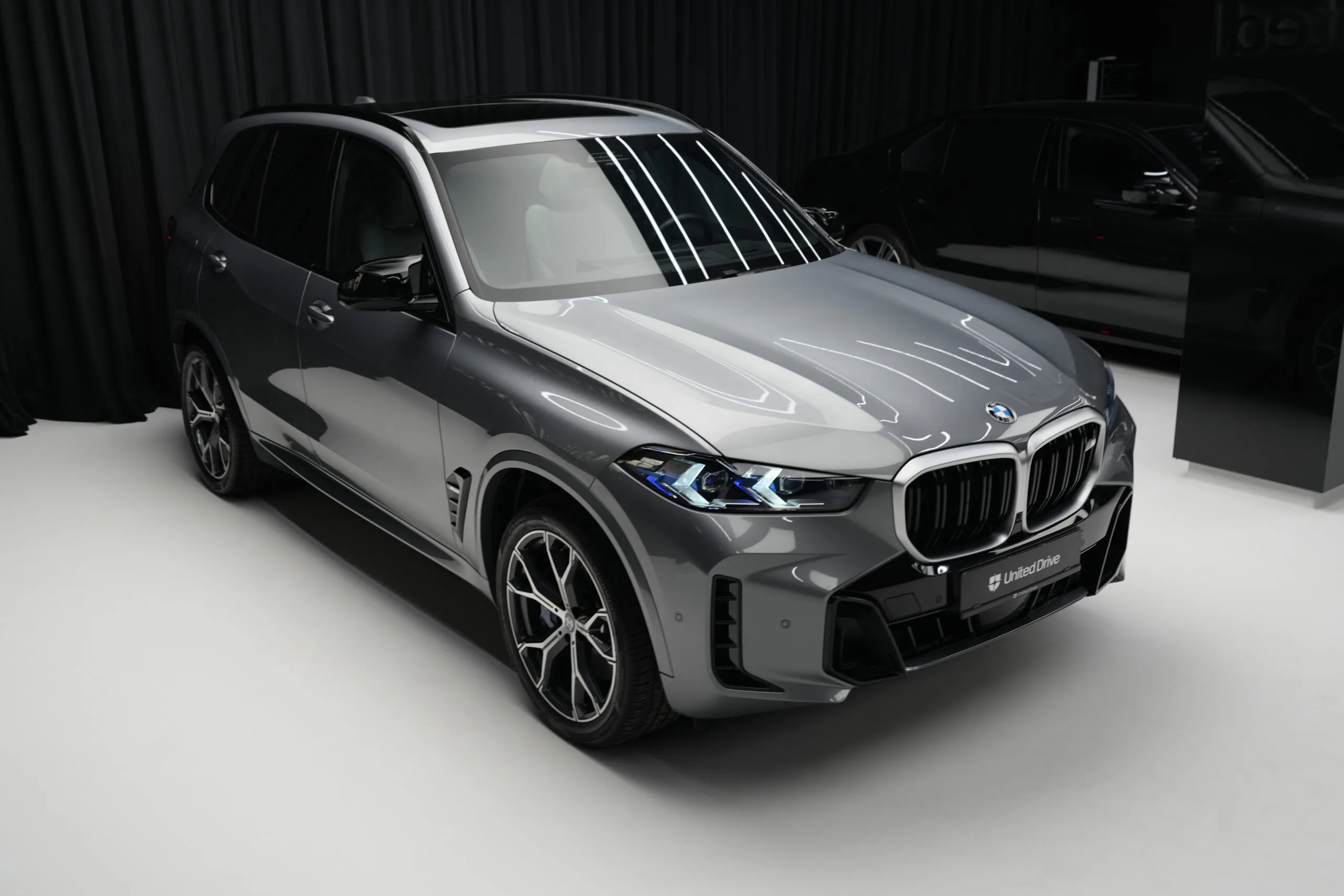 2023 BMW X5 M60i, 4/30