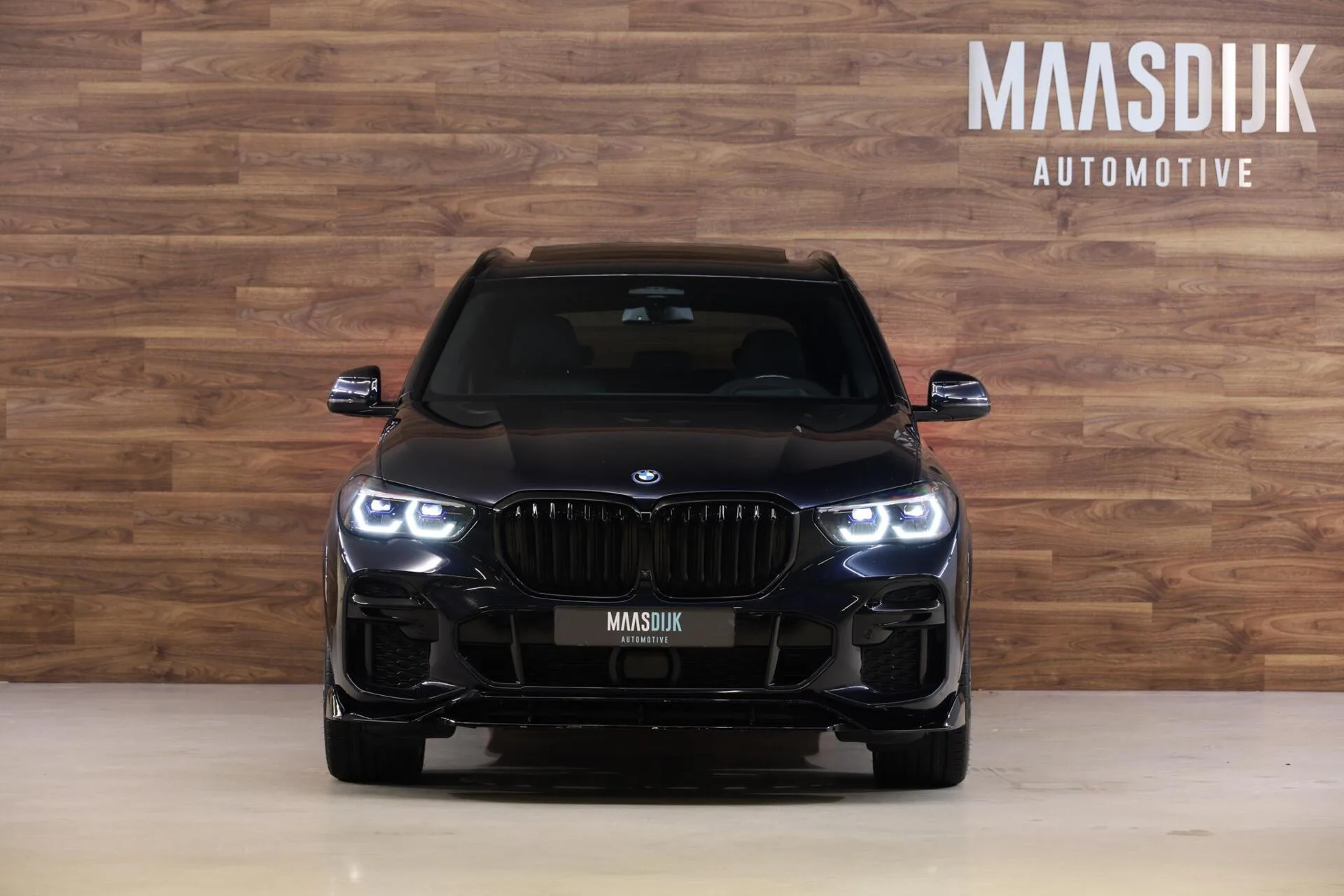 2023 BMW X5 xDrive45e M Sport, 2/30