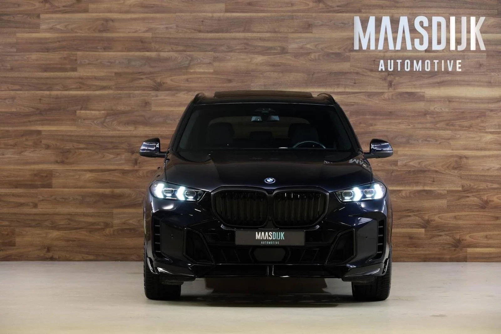 2023 BMW X5 xDrive50e M Sport, 2/30