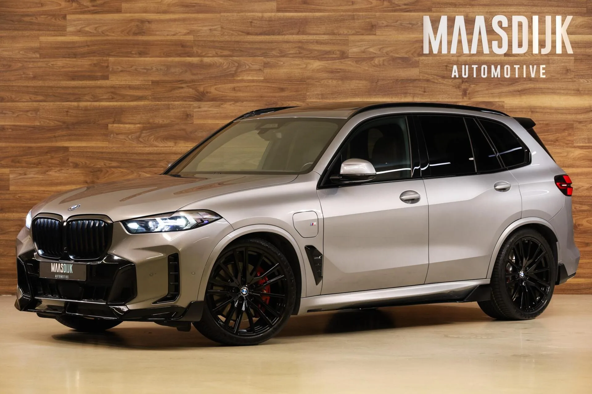 2023 BMW X5 xDrive50e M Sport Pro offered by a specialist dealer in Werkendam, Netherlands, main photo