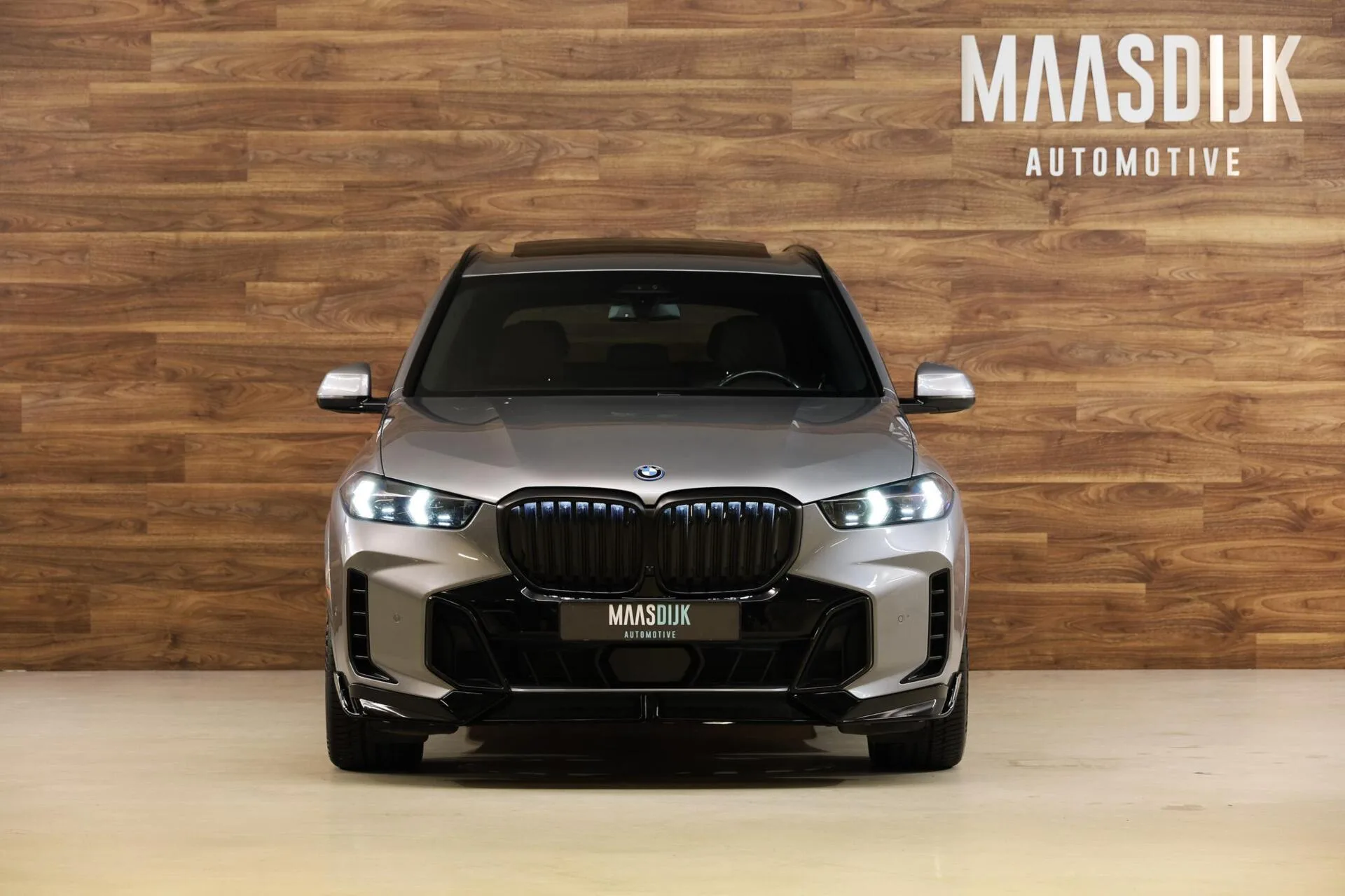 2023 BMW X5 xDrive50e M Sport Pro, 2/30