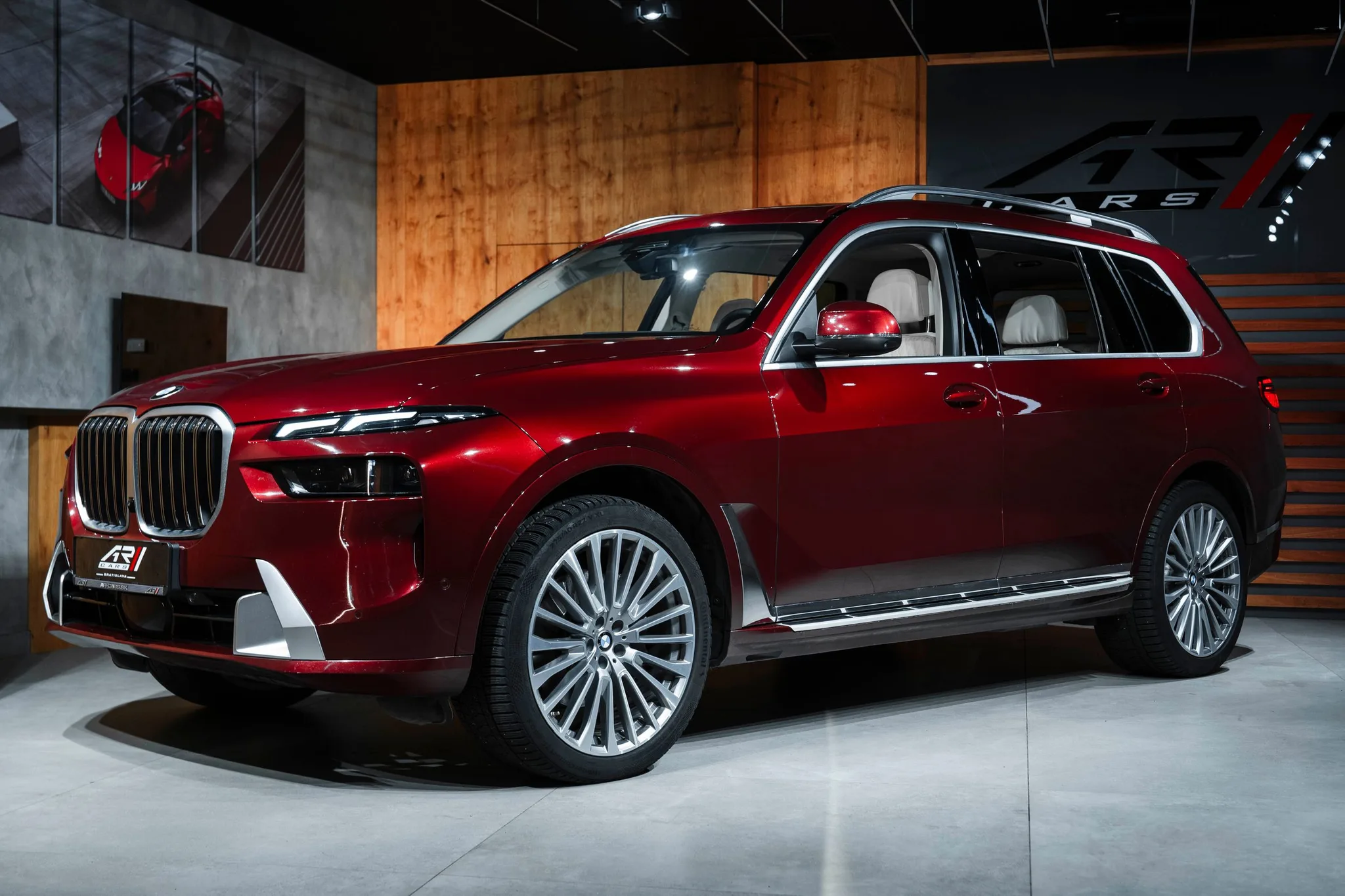 2023 BMW X7 40i angeboten von einem Fachhändler in Bratislava, Slowakei, Hauptfoto