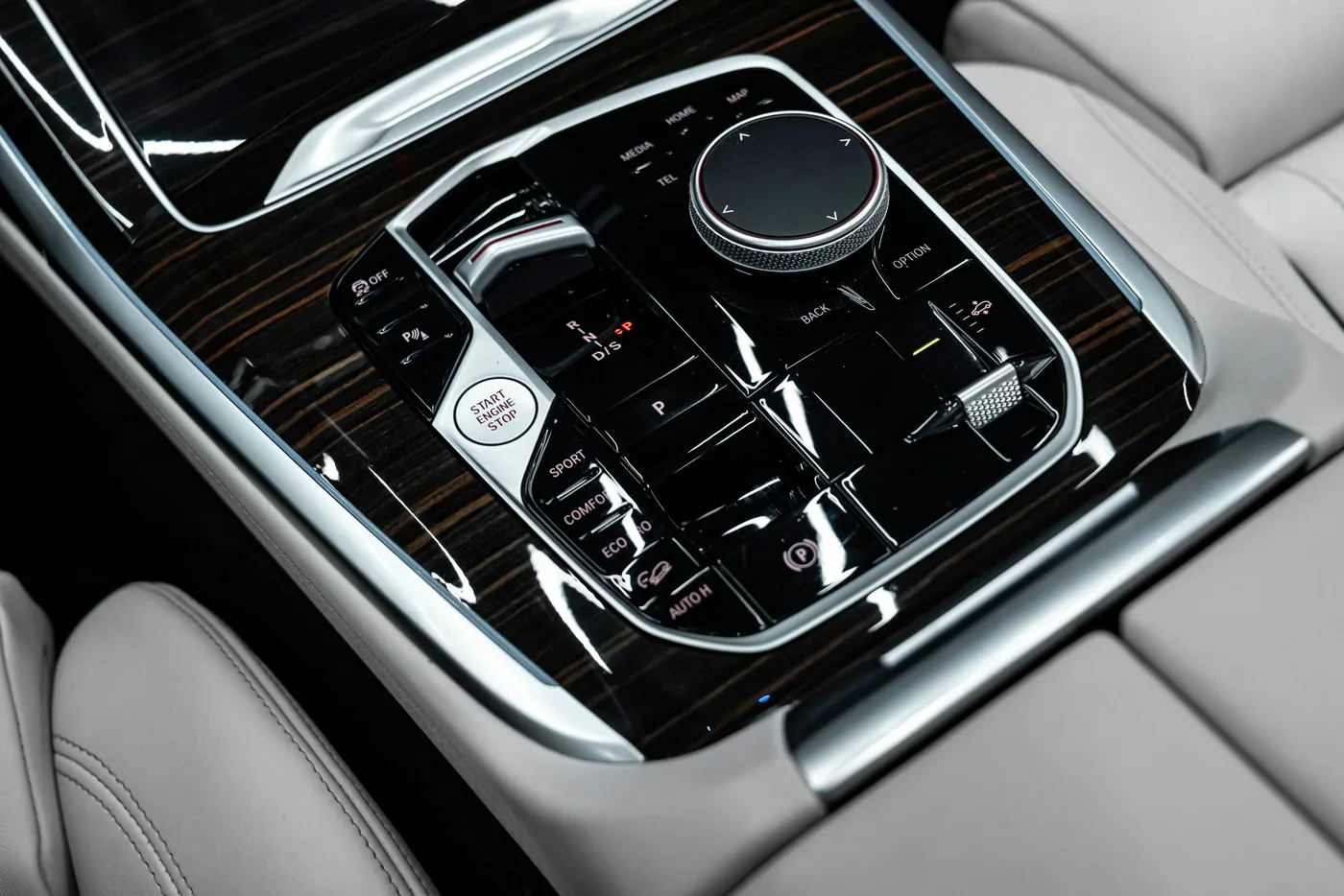 2023 BMW X7 40i angeboten von einem Fachhändler in Bratislava, Slowakei, Foto 13 von 15