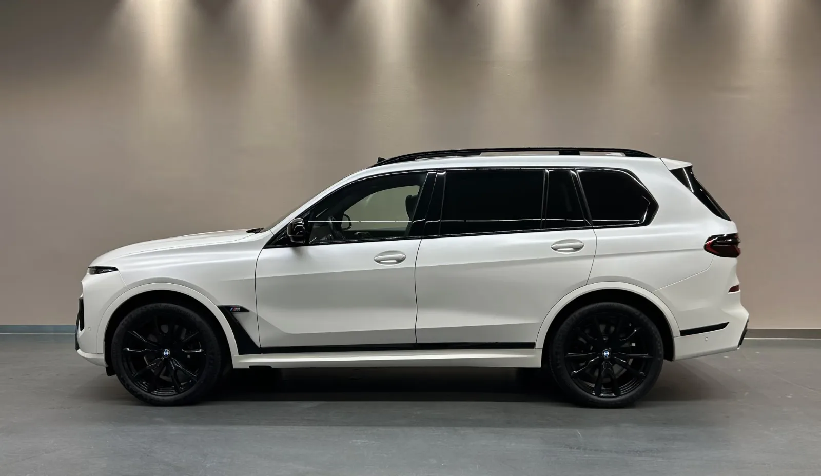 2023 BMW X7 M60i, 3/27