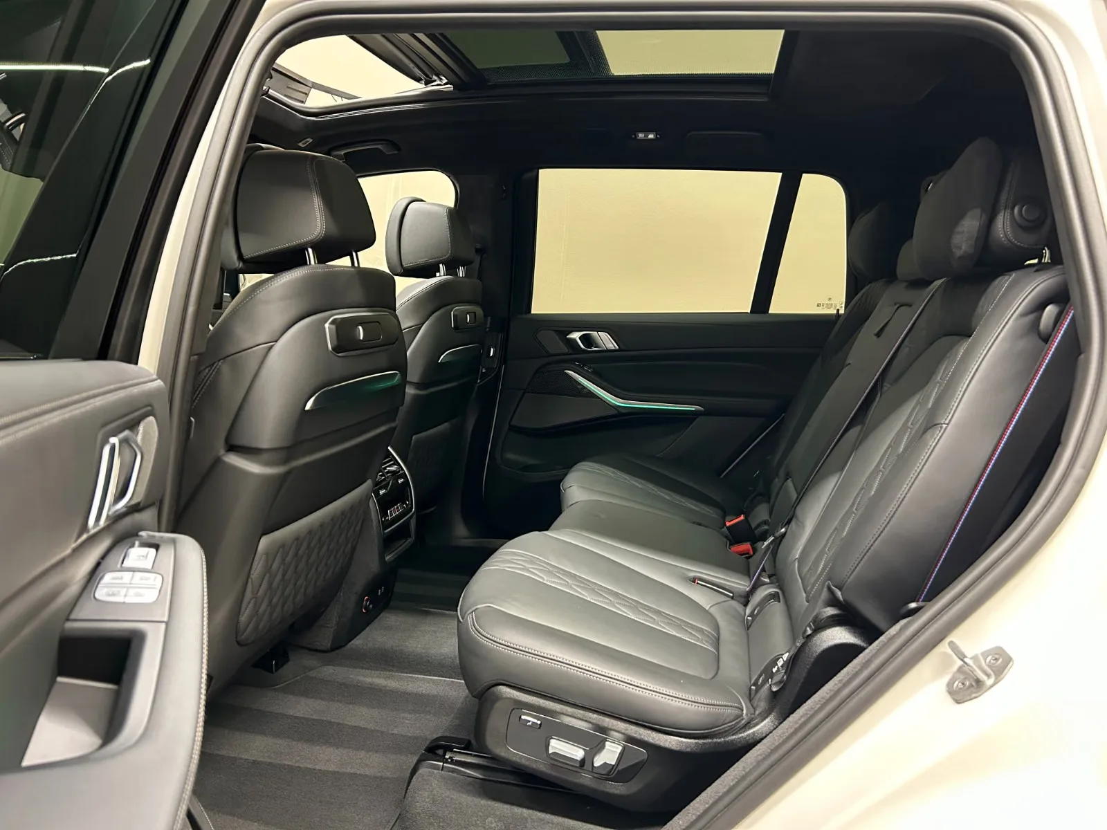 2023 BMW X7 M60i, 12/27