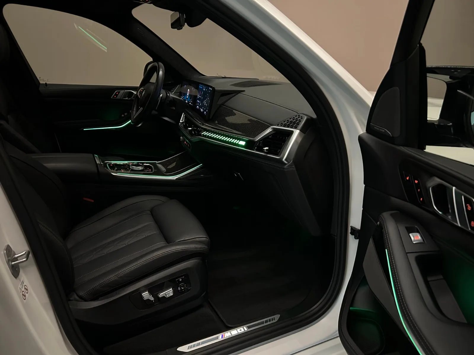 2023 BMW X7 M60i, 24/27