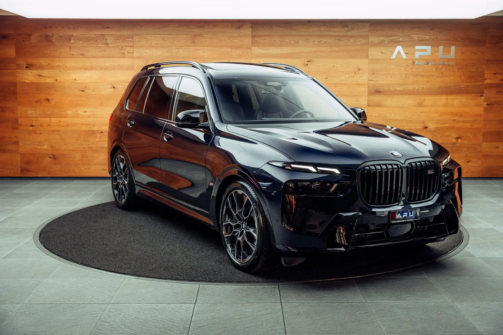 2023 BMW X7 M60i offered by a specialist dealer in Uznach, Switzerland, main photo