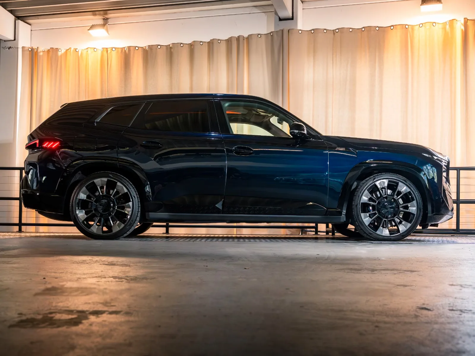 2023 BMW XM, 2/30