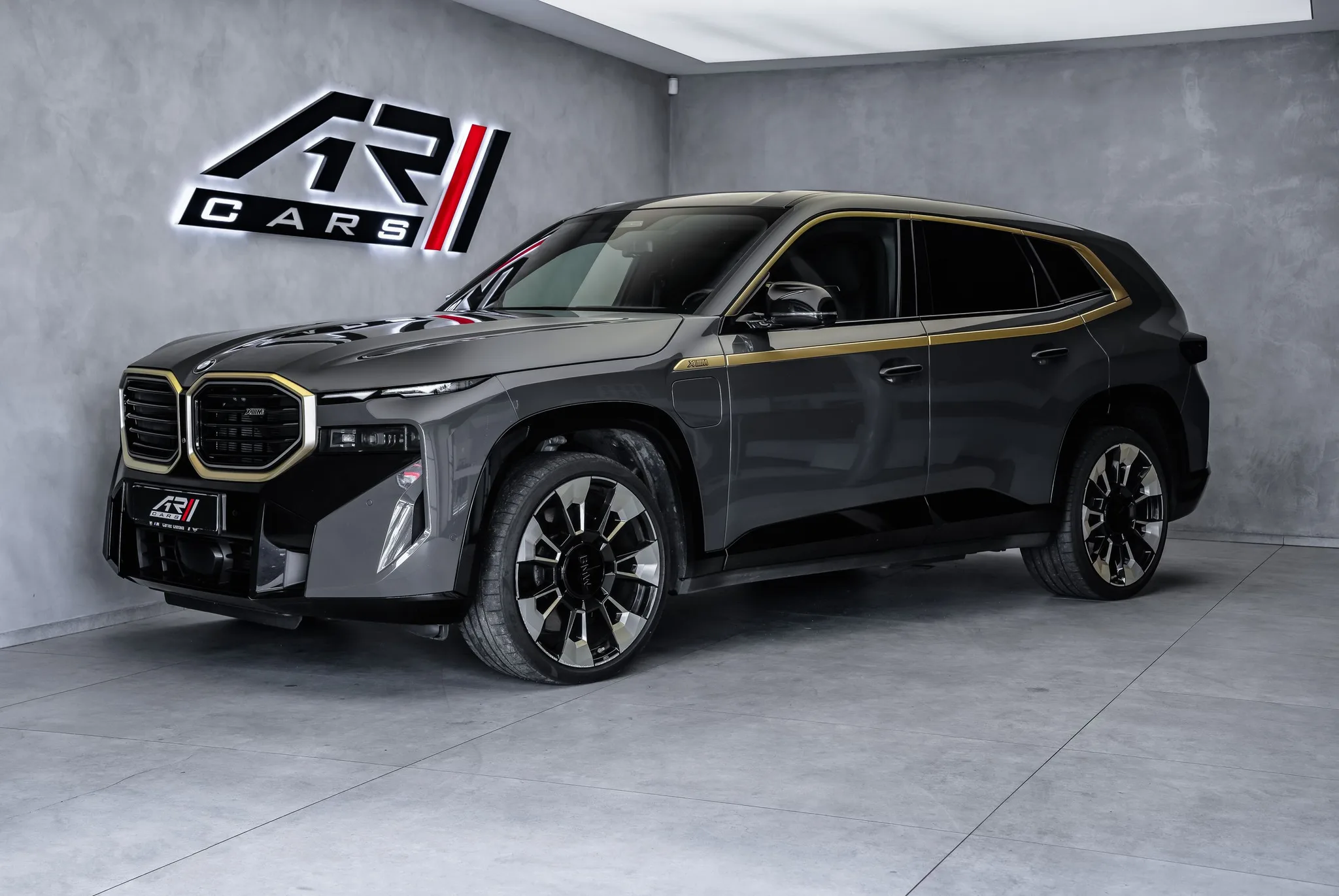 2023 BMW XM Individual angeboten von einem Fachhändler in Ostrava, Tschechien, Hauptfoto