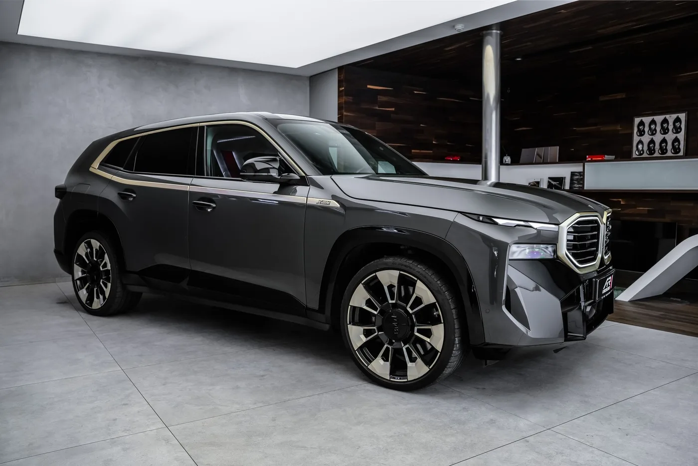 2023 BMW XM Individual angeboten von einem Fachhändler in Ostrava, Tschechien, Foto 3 von 15