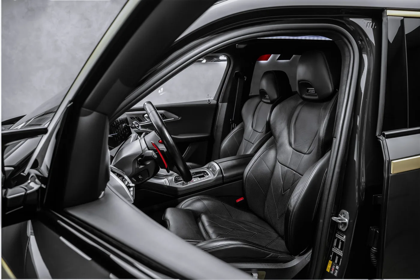 2023 BMW XM Individual angeboten von einem Fachhändler in Ostrava, Tschechien, Foto 11 von 15