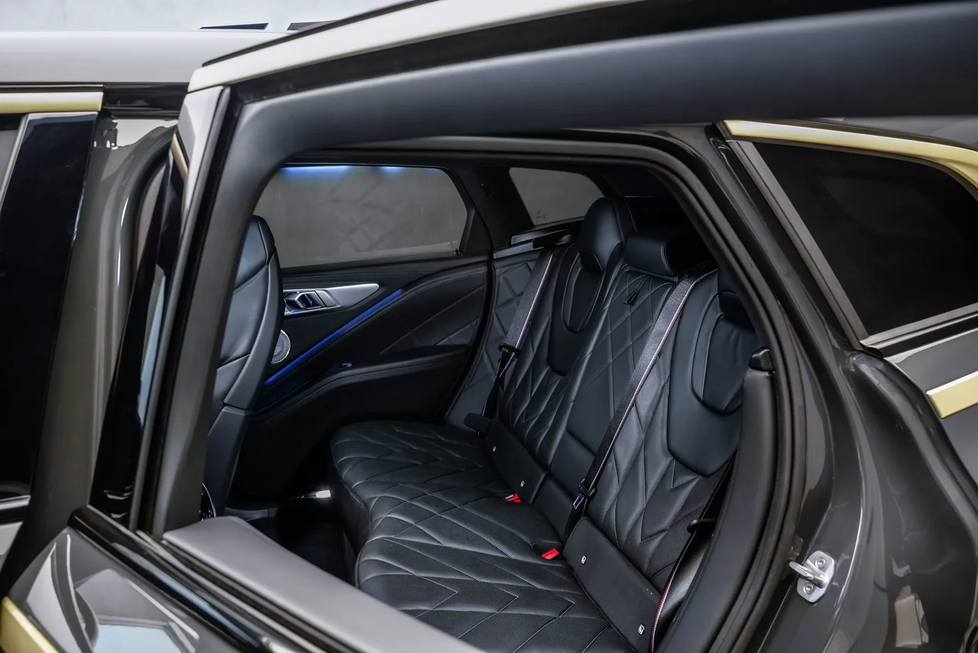 2023 BMW XM Individual angeboten von einem Fachhändler in Ostrava, Tschechien, Foto 12 von 15