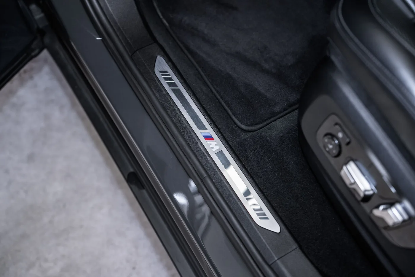 2023 BMW XM Individual angeboten von einem Fachhändler in Ostrava, Tschechien, Foto 14 von 15