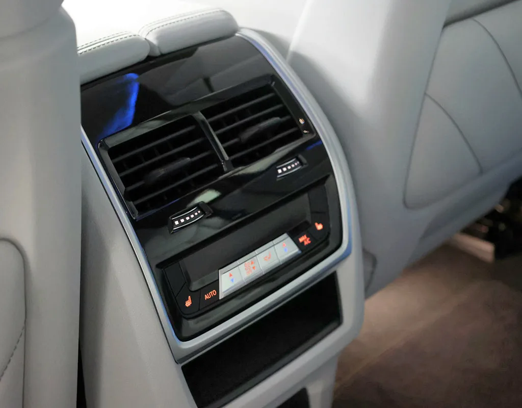 2023 BMW XM, 29/30